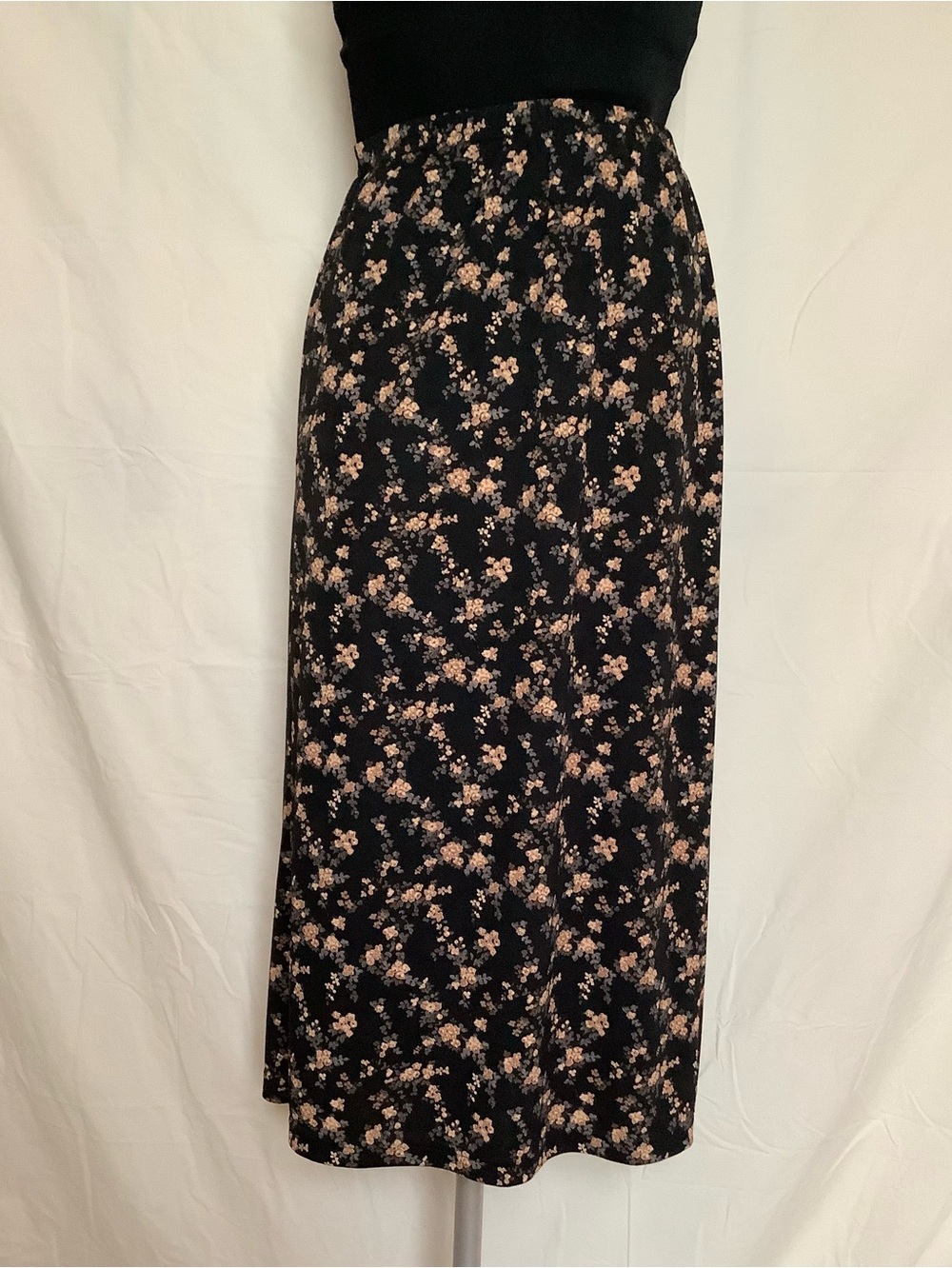 Allison Taylor Vintage Stretch Skirt-Black with Peach Gray Floral Pattern-PS